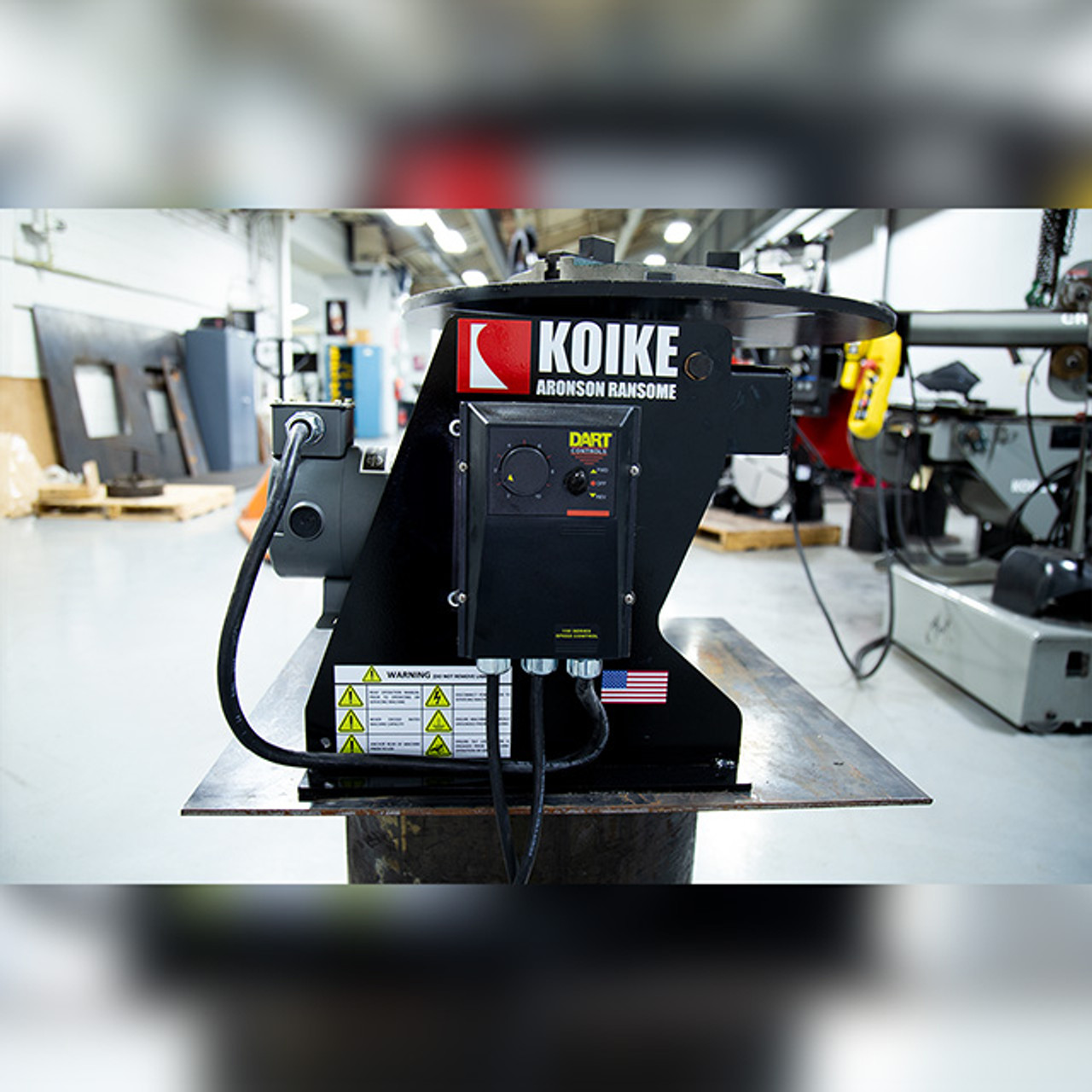 Mesa rotatoria LD4 LD-0000-LD-3 de Koike para soldadura TIG/MIG. Soporta 400 lb, rotación 0.25–6.5 RPM, inclinación hasta 105°, ideal para talleres y manufactura metálica.